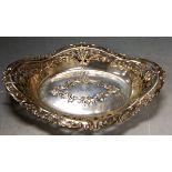 A silver pierced and embossed boat shaped table centrepiece, 7.1oz, Birmingham 1911, w.25cm