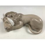 A Lladro 'Painful Lion' figurine from the Painful Animals series by Juan Huerte, retired 1981 (a/f)