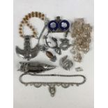 A quantity of contemporary costume jewellery, including a dragon claw ring and a dragon ear cuff,