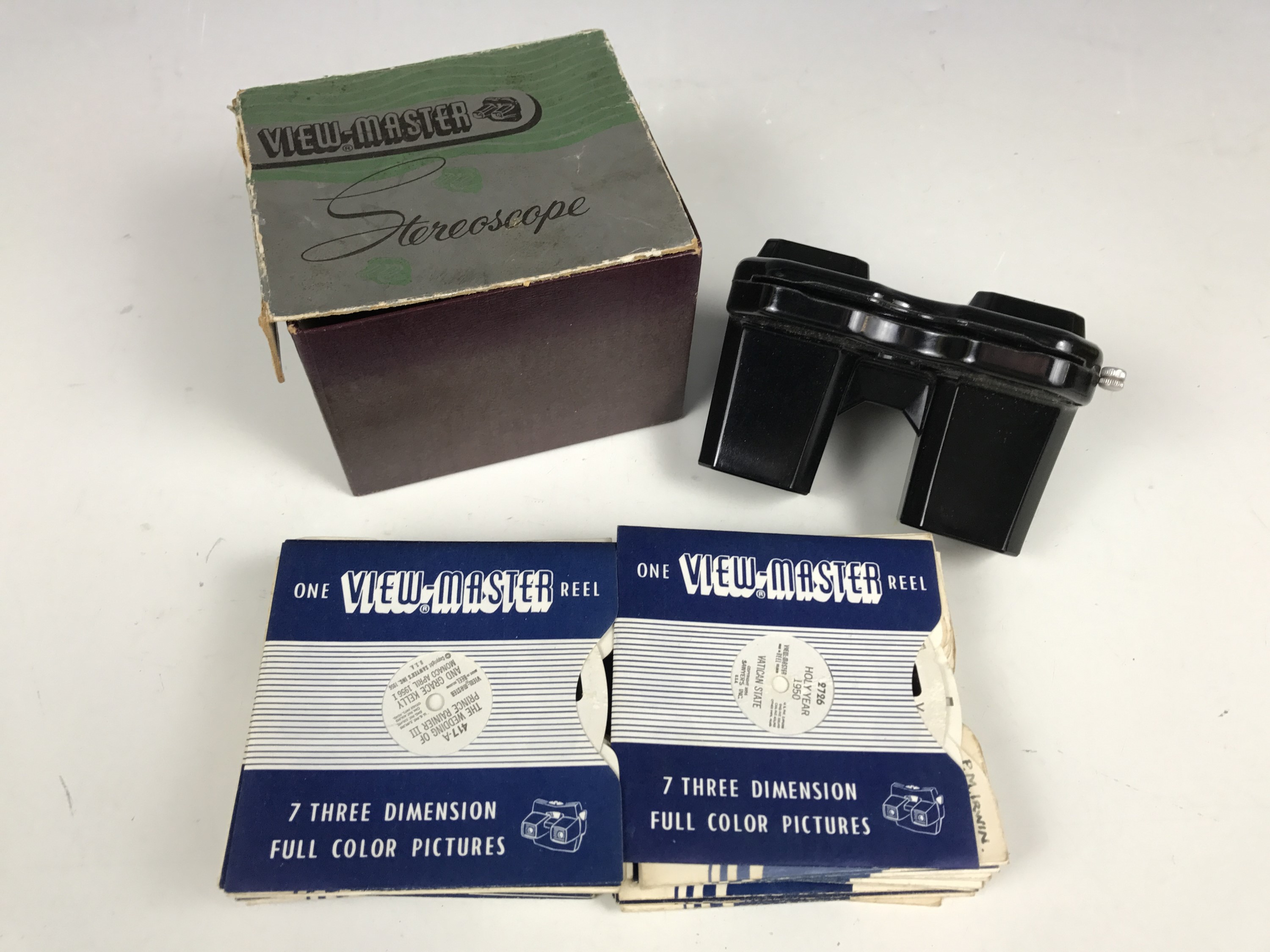 A Viewmaster with sundry slides