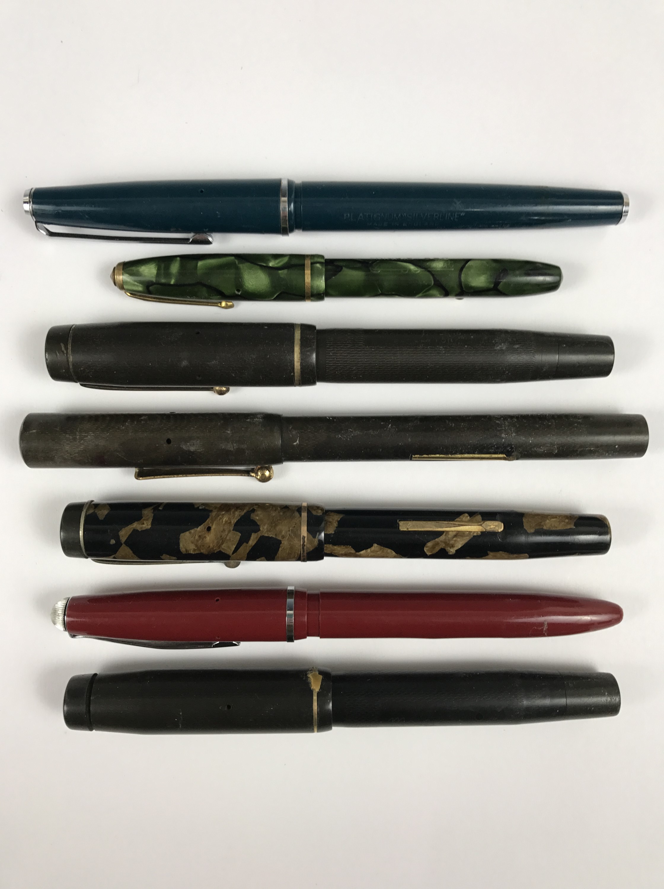 A quantity of fountain pens