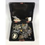 A vintage Japonisme jewellery box containing a quantity of vintage costume jewellery, including