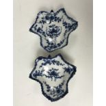 A pair of 18th Century Worcester porcelain pickle dishes, of leaf form, decorated in a fruiting vine