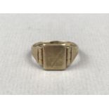 A gentleman's 9ct gold signet ring, having a rectangular face with engraved floral decoration and