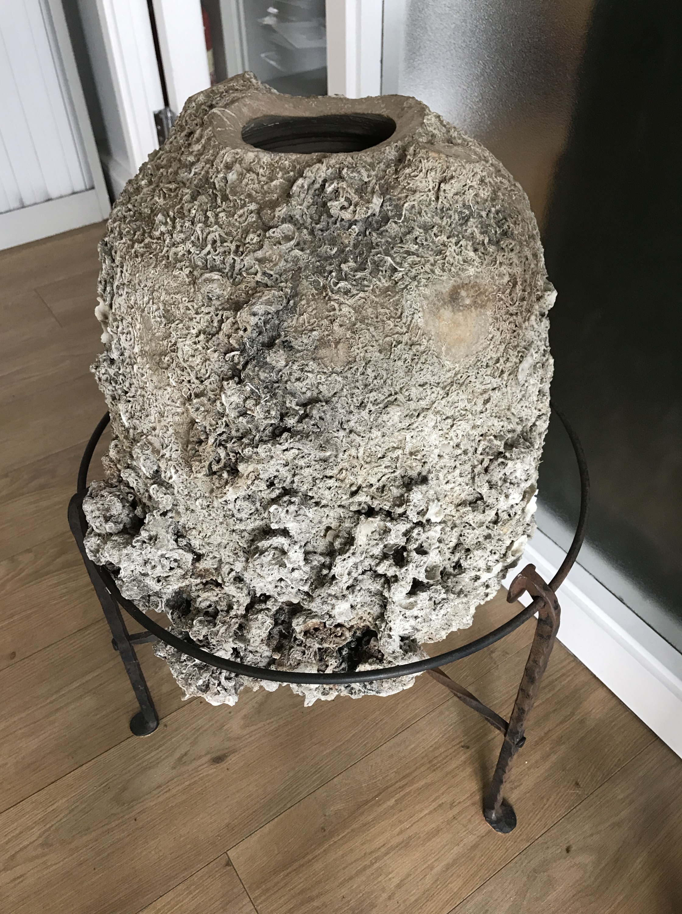 A classical Graeco-Roman amphora, wreck-recovered and encrusted, on wrought-iron stand, 75 cm - Image 4 of 5