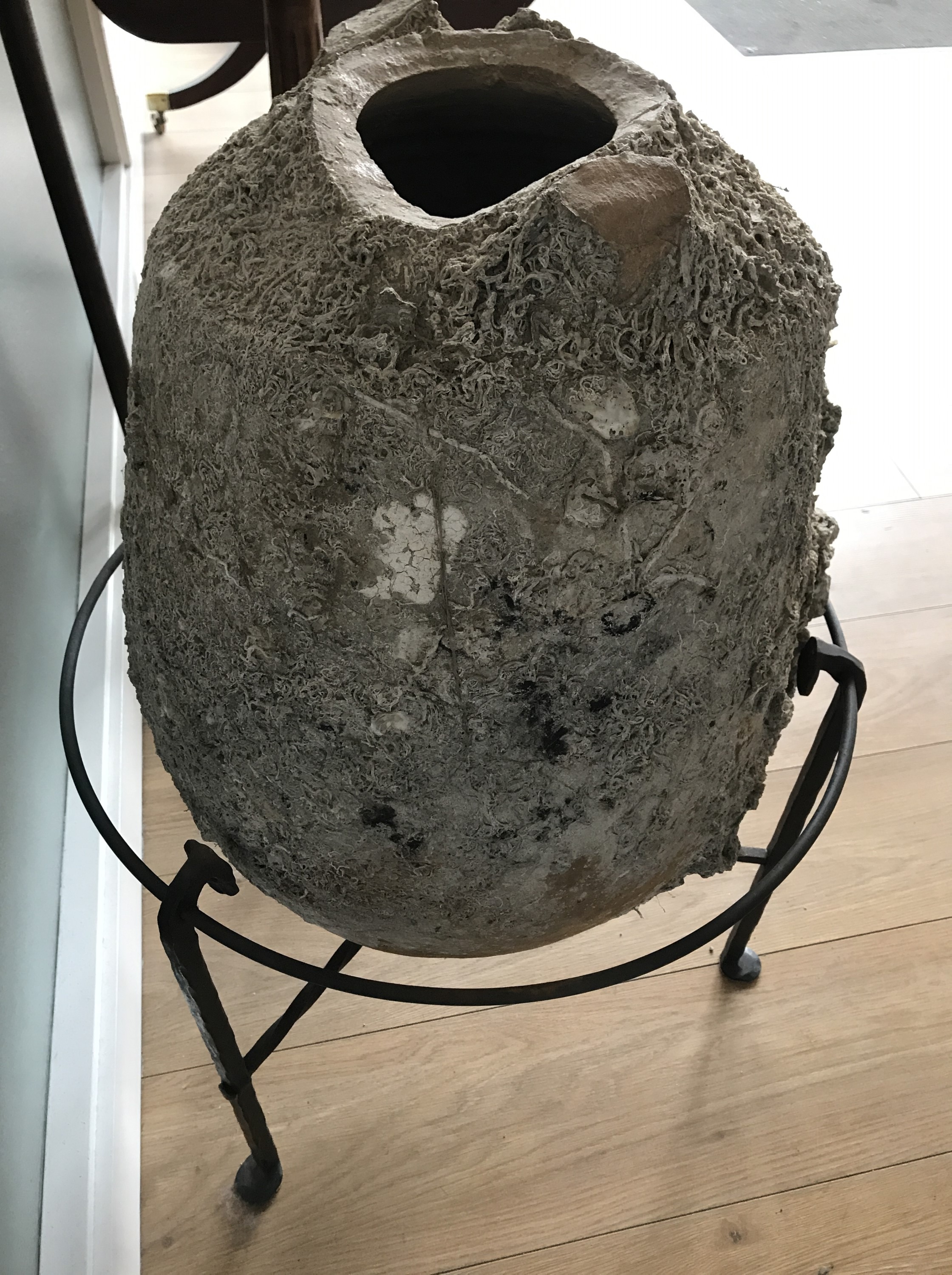 A classical Graeco-Roman amphora, wreck-recovered and encrusted, on wrought-iron stand, 75 cm - Image 5 of 5