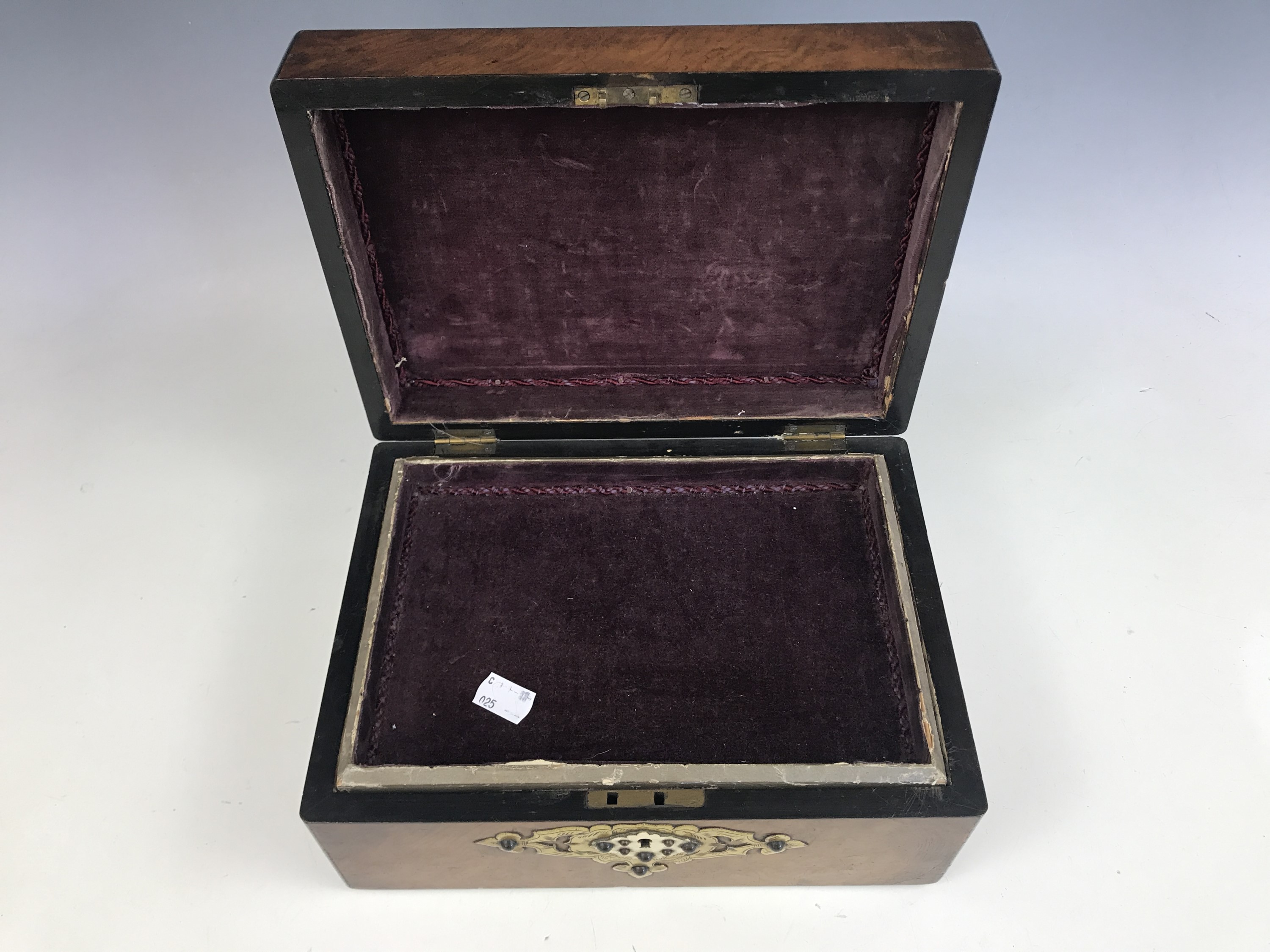 A walnut brass and ivory inlaid sewing / work box (a/f) - Bild 2 aus 2