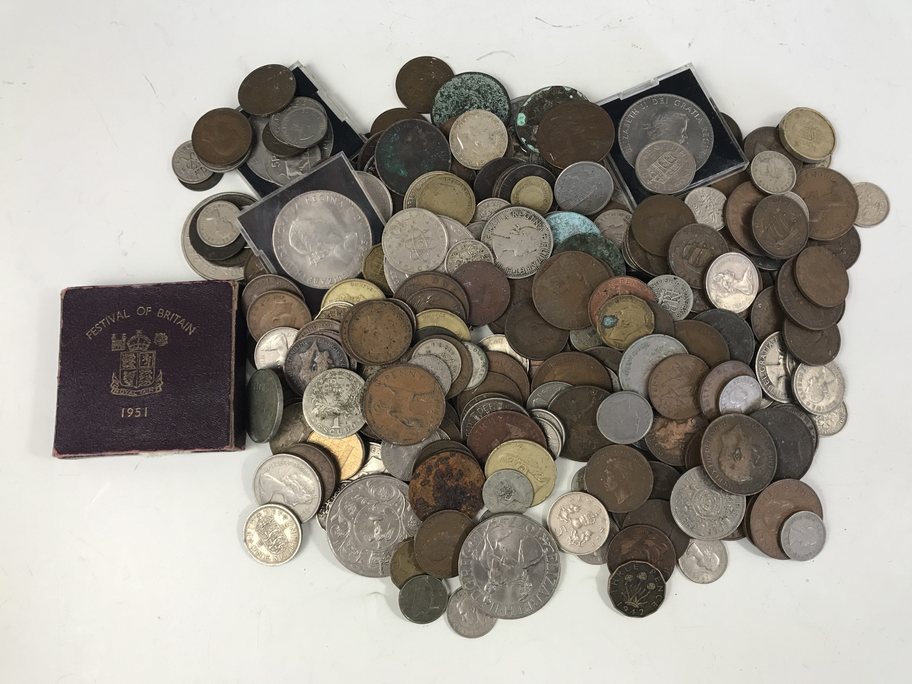 A quantity of GB and world coins