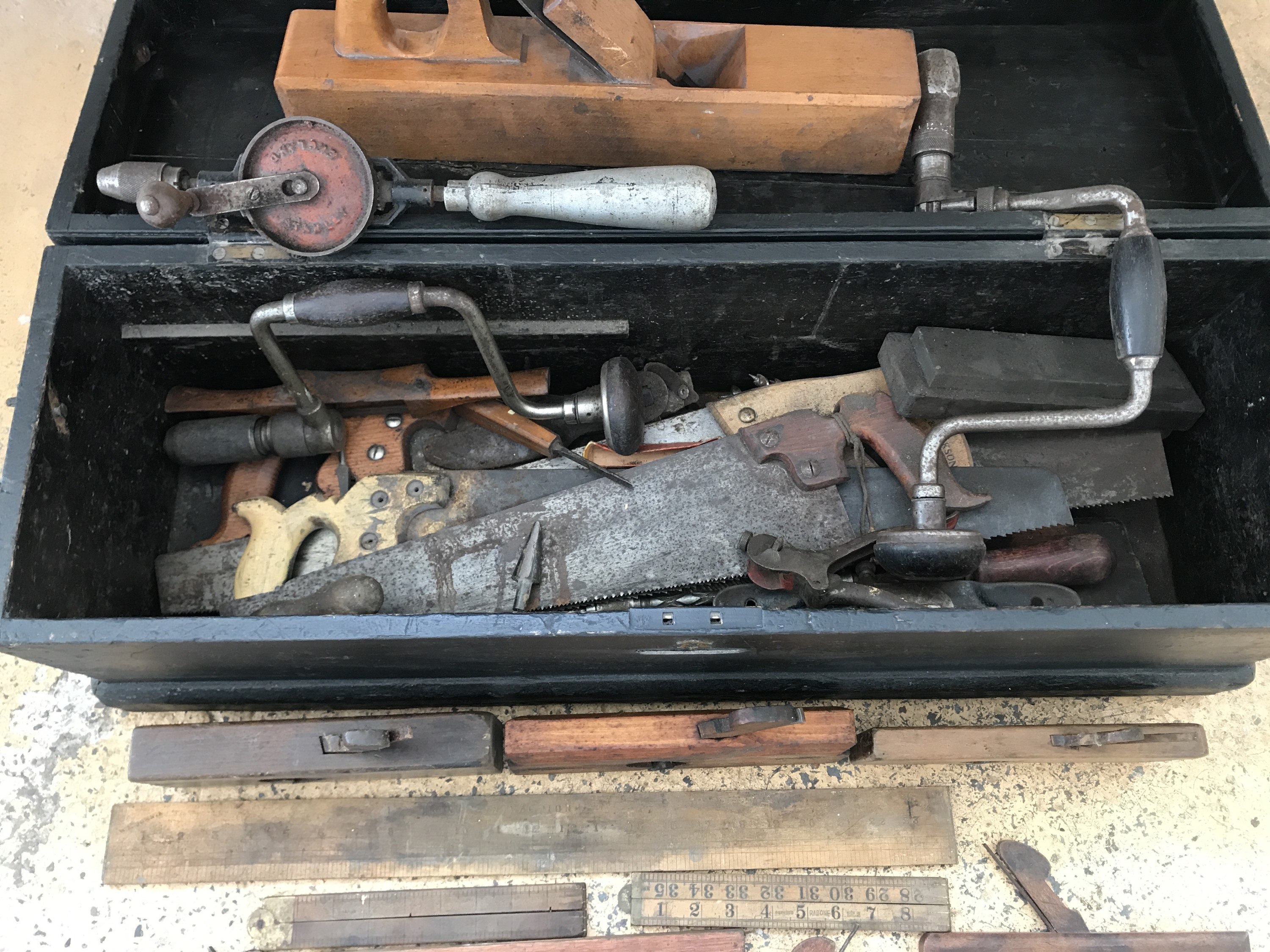 A late 19th / early 20th Century joiner's tool chest and tools - Bild 2 aus 4