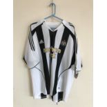 [Autographs] A Newcastle United No. 9 football shirt signed by Alan Shearer