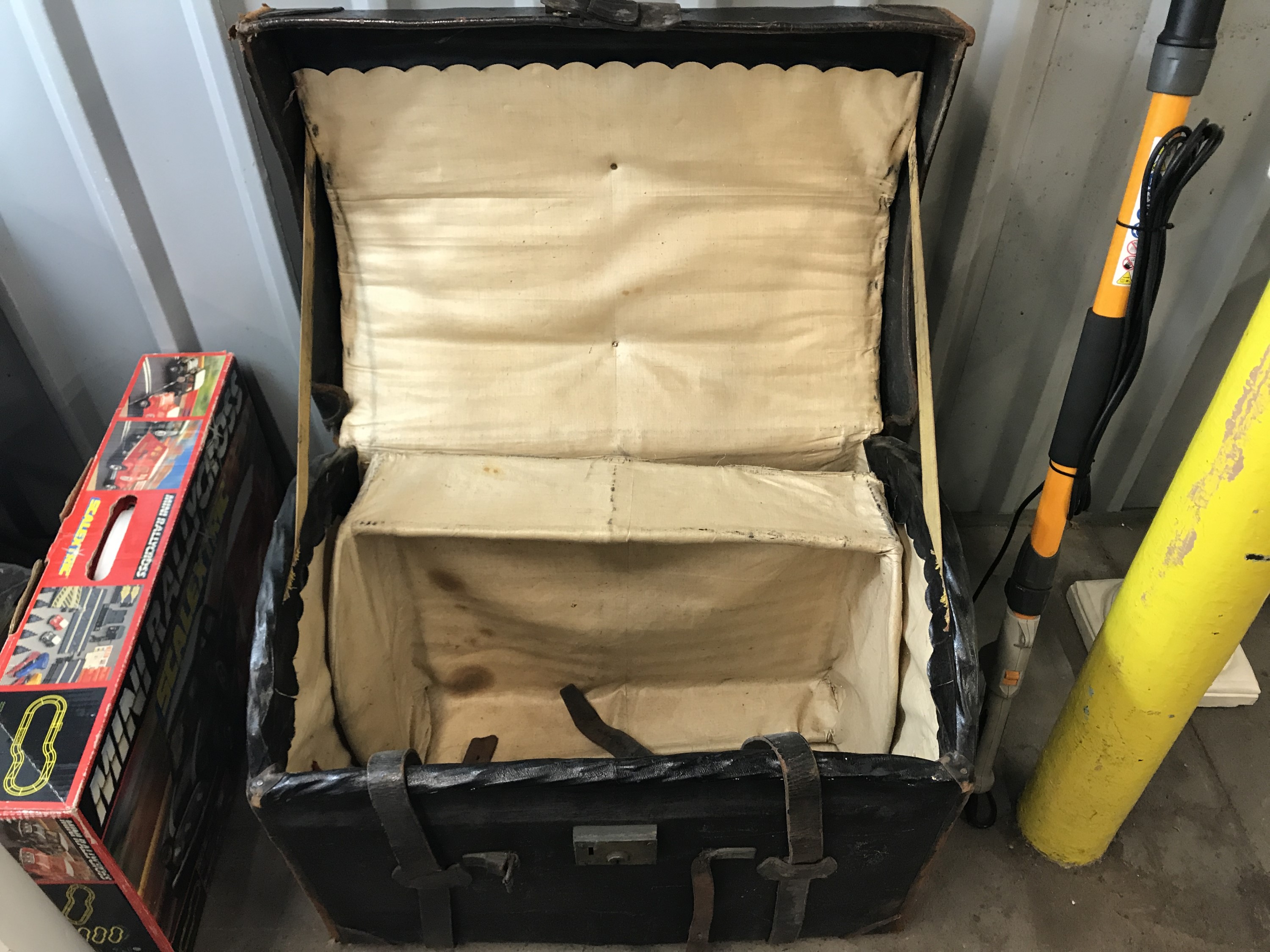 A Victorian leather-trimmed and Japanned canvas covered wicker travel trunk, with inner tray, the - Bild 3 aus 3