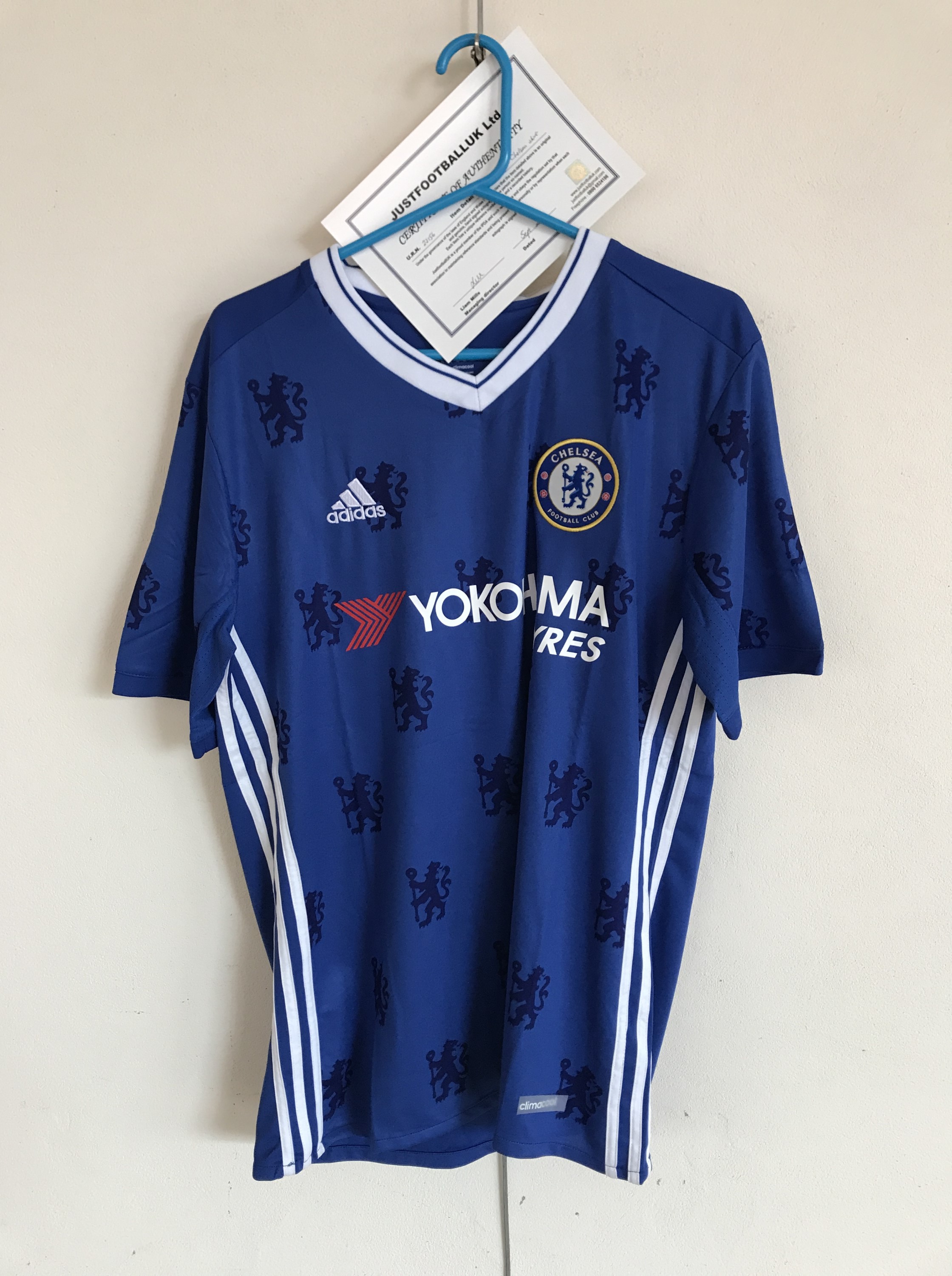 [Autographs] A Chelsea No. 10 football shirt signed by Eden Hazard