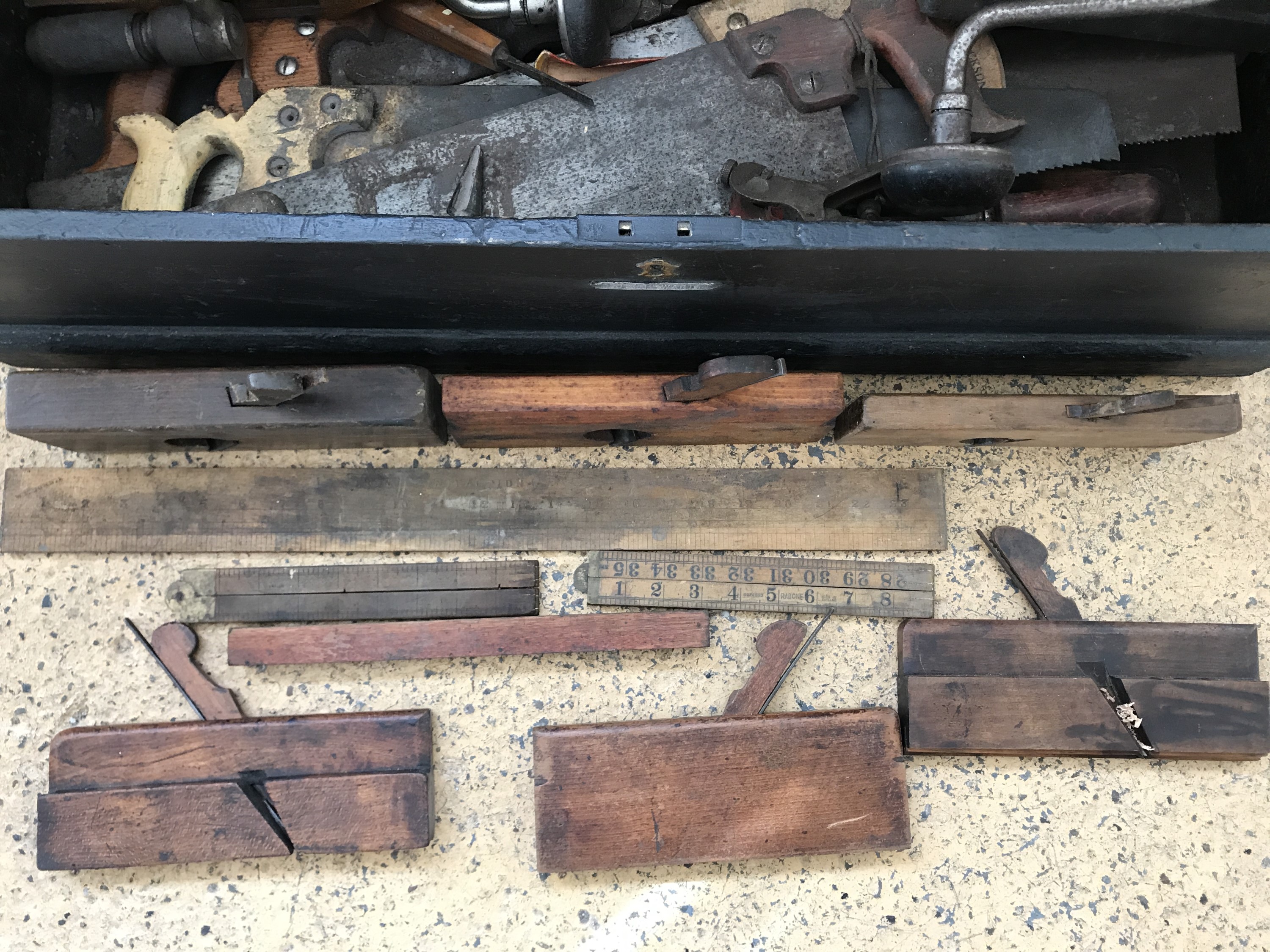 A late 19th / early 20th Century joiner's tool chest and tools - Bild 3 aus 4