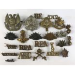 Sundry cap and other badges including an HLI Territorial battalion cap badge and 9th Argyll &