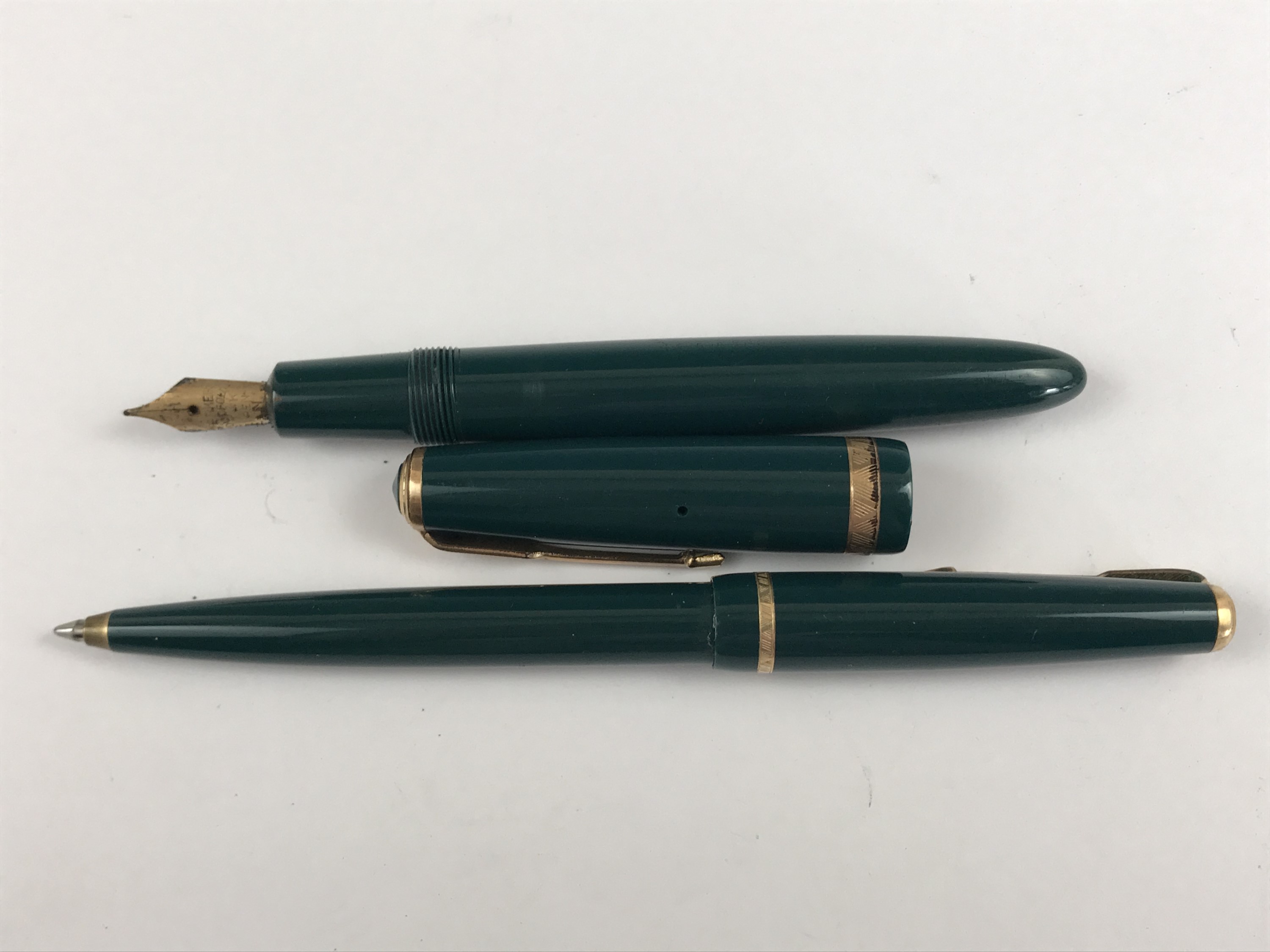 1950s boxed Parker Duofold pens in "Forest Green", comprising capillary action fountain pen and