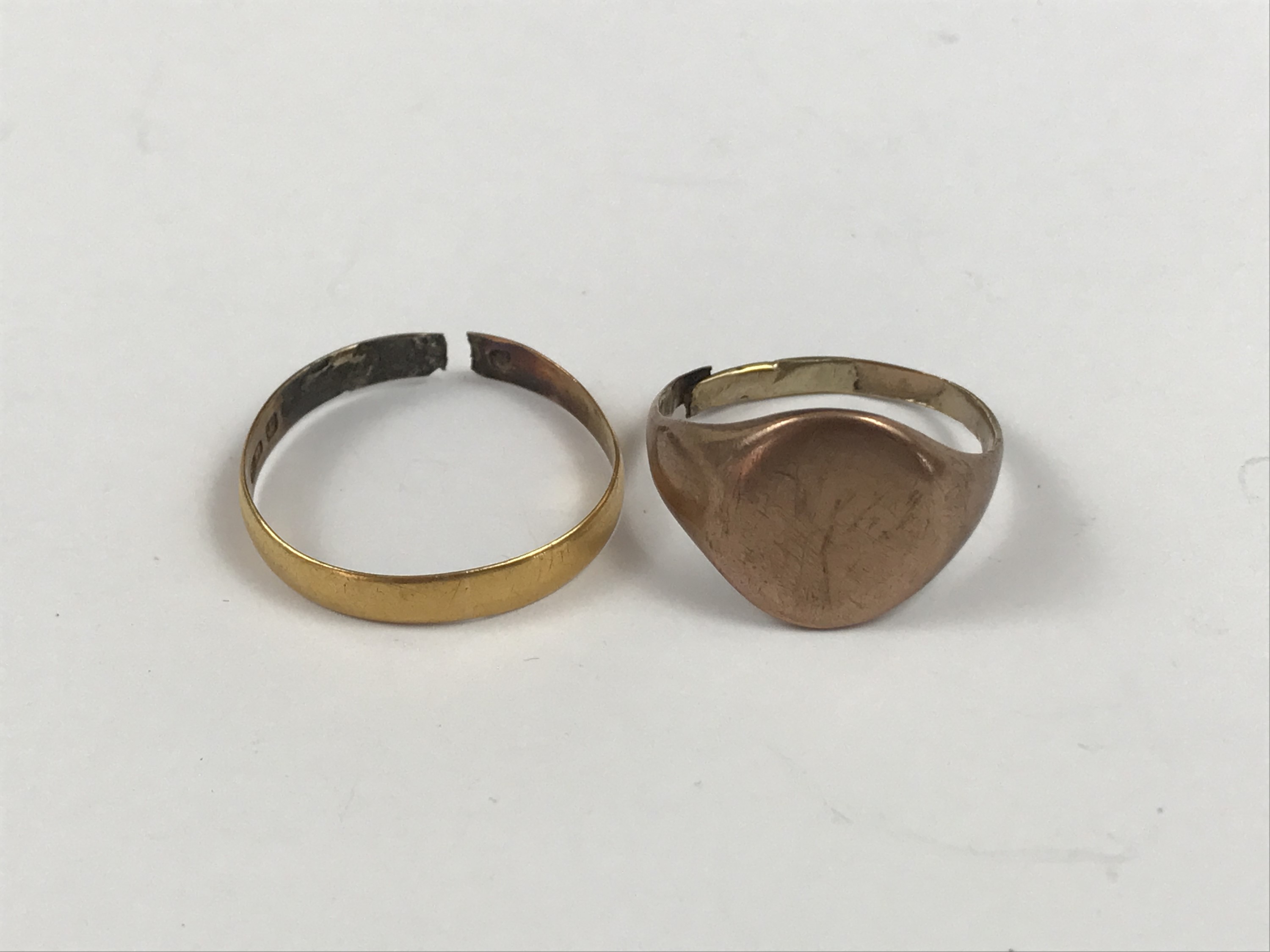 A 9ct gold signet ring (a/f), and a high-carat yellow wedding band (a/f), 4.6g total