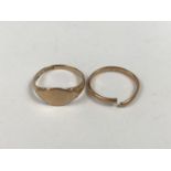 An antique 9ct gold signet ring together with a 9ct gold wedding band (a/f) 3.7g