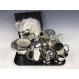 A quantity of electroplate including a sauce boat, a pair of planters and a teapot etc