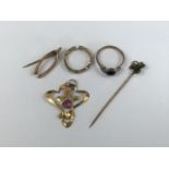 Yellow-metal jewellery, including an Art Nouveau openwork pendant, stamped 9ct, a wishbone brooch,