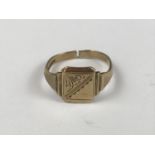 A 9ct gold signet ring, 3.5 g (a/f)