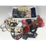 Costume jewellery and loose gemstone beads, including a mother of pearl bracelet (a/f), a carved