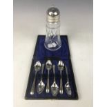 An electroplate and cut glass sugar sifter, together with a cased set of six electroplate teaspoons