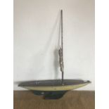 A late 19th / early 20th Century pond yacht, 124 cm