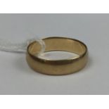 A 9ct gold wedding band, 3.6g