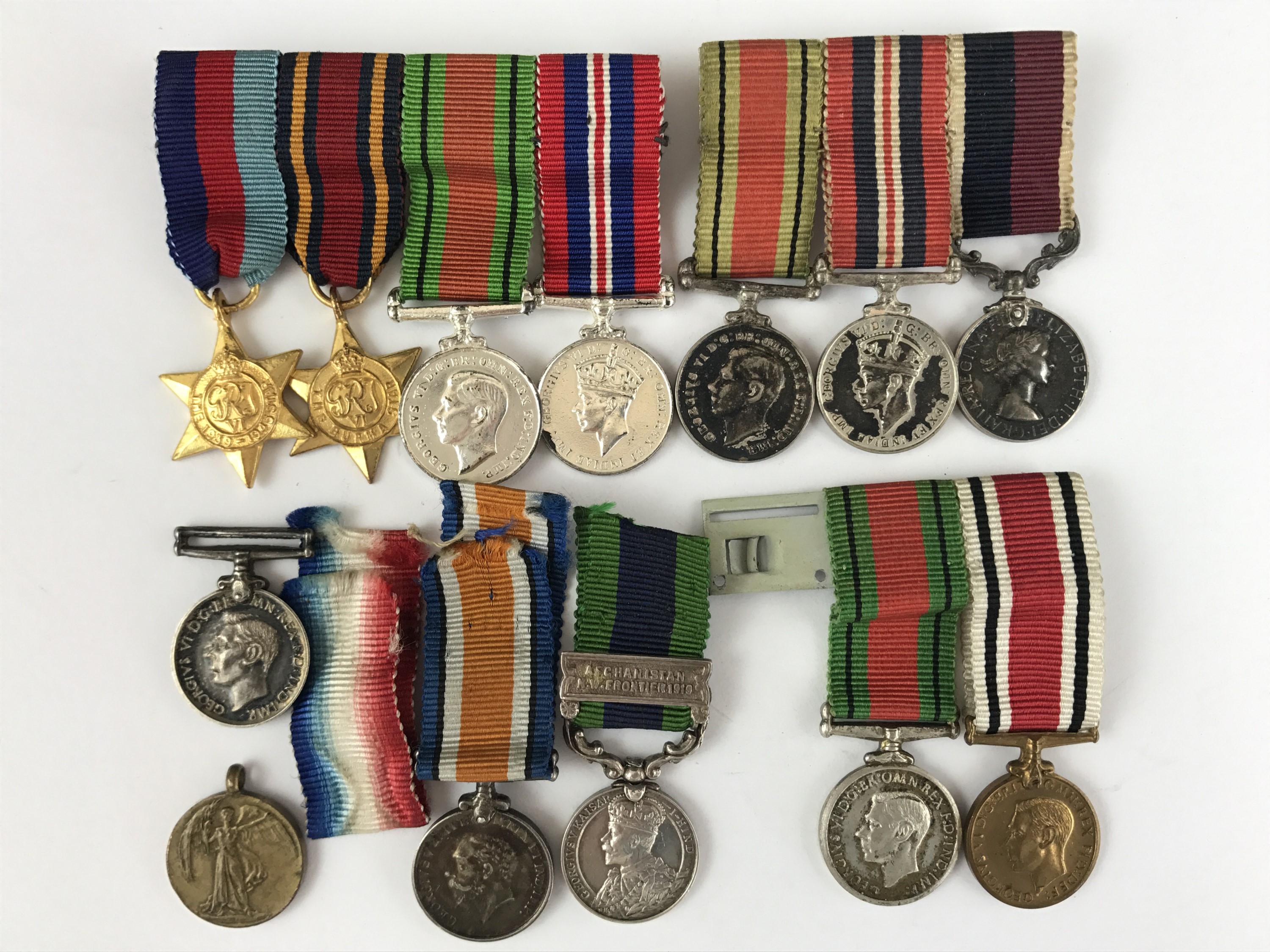 A quantity of medal miniatures