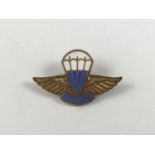 A Second World War Irvin parachute badge