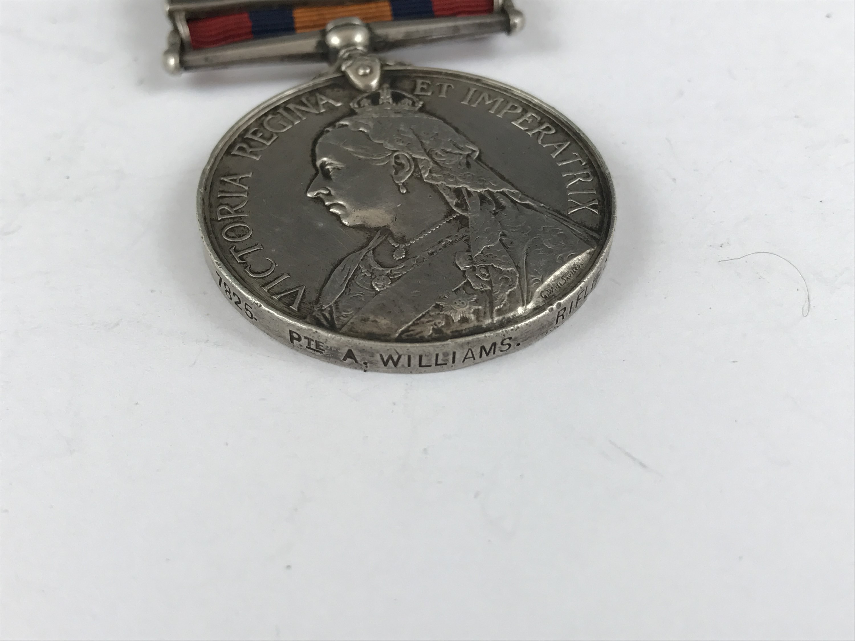 A Queen's South Africa medal to 7825 Pte A Williams, Rifle Brigade - Image 2 of 2