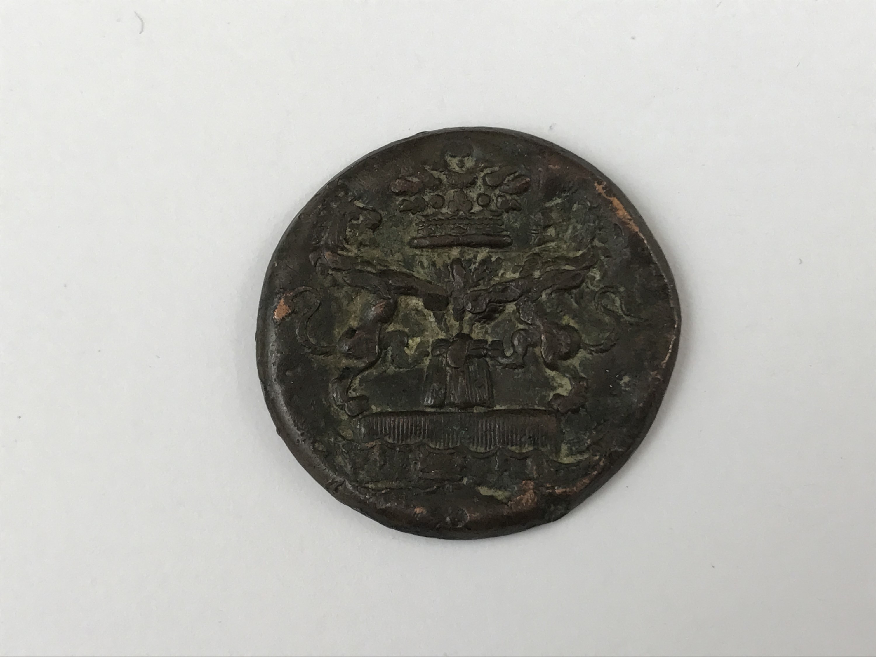 A copper livery button, 17th / 18th Century - Image 2 of 2