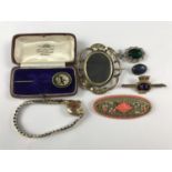 Victorian and later jewellery including an imitation Essex crystal stick-pin, swivel locket brooch