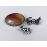 Victorian and later silver and white-metal brooches, including an agate cabochon brooch (5 cm), an