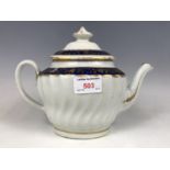 A Georgian porcelain tea pot