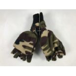 A pair of Thinsulate Magrath fleece hunting mitts, in camouflage, size L, new with tags