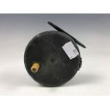 [ Fishing ] A Hardy Brothers Ltd Perfect Narrow Drum reel, having 3 1/2" drum, smooth brass foot and