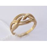 A 9ct gold dress ring, the face in the form of a reticulated plait, 1.7g