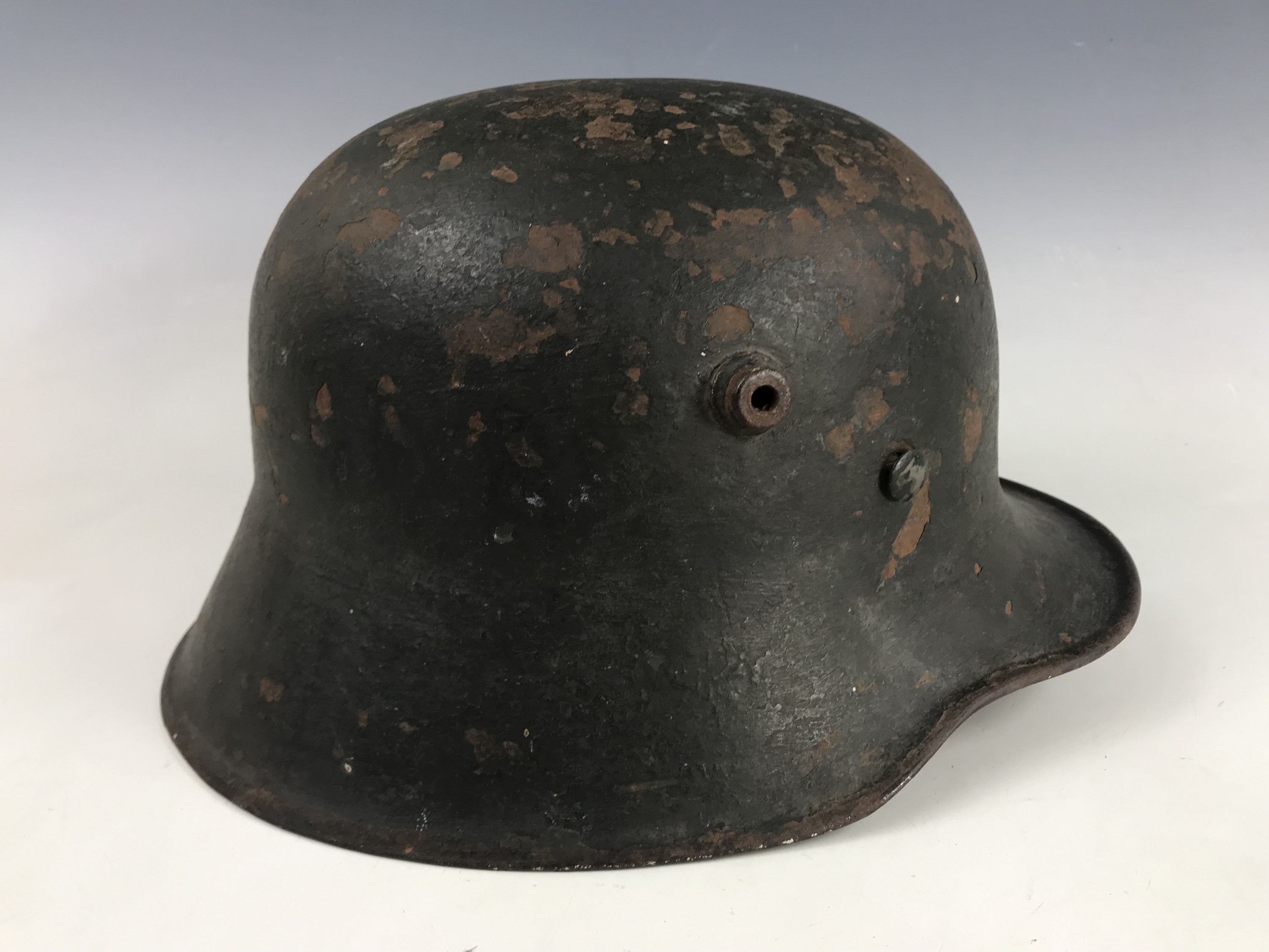 An Imperial German German steel helmet bearing German Third Reich Army decal and M 35 liner - Image 4 of 5