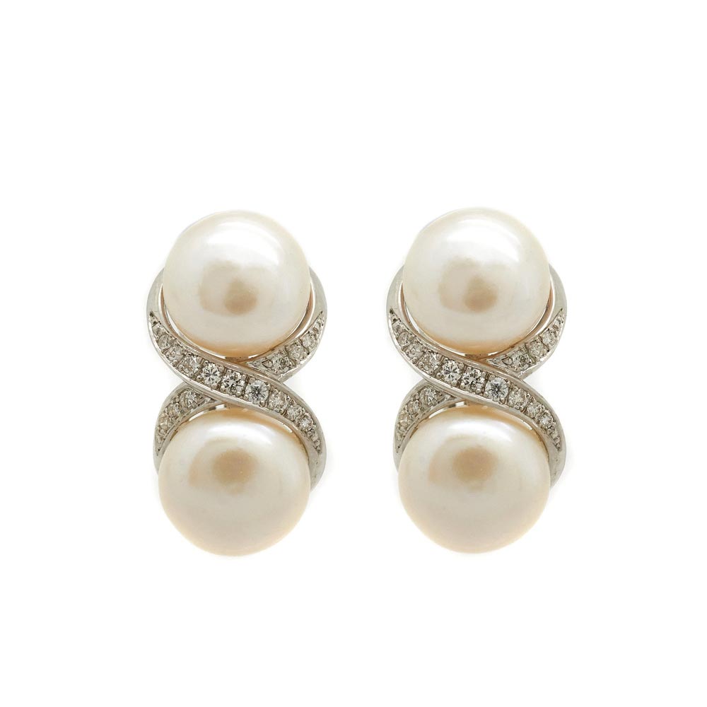 White gold, diamonds and pearls earrings