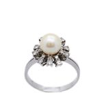 White gold, cultured pearl and diamonds ring