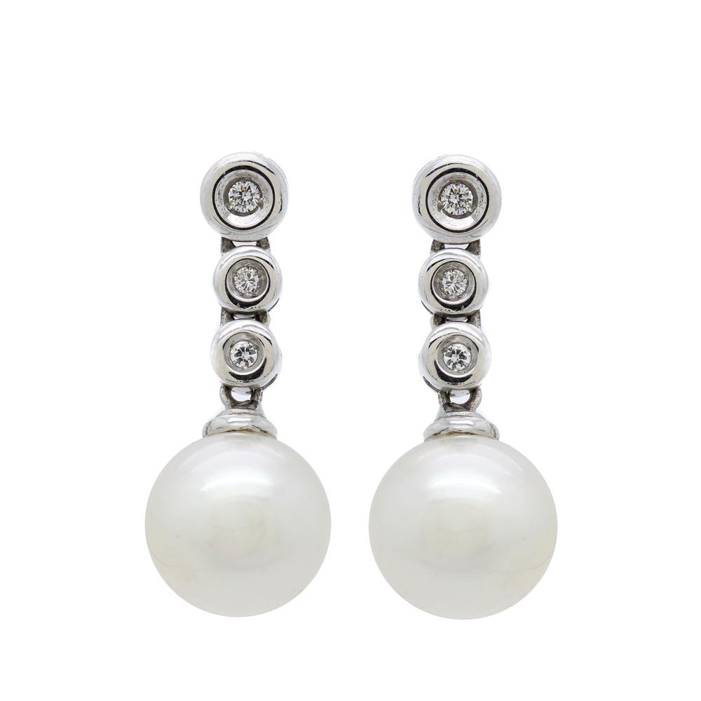 White gold, diamonds and cultured pearl earrings