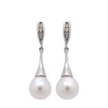 White gold, diamonds and cultured pearl earrings