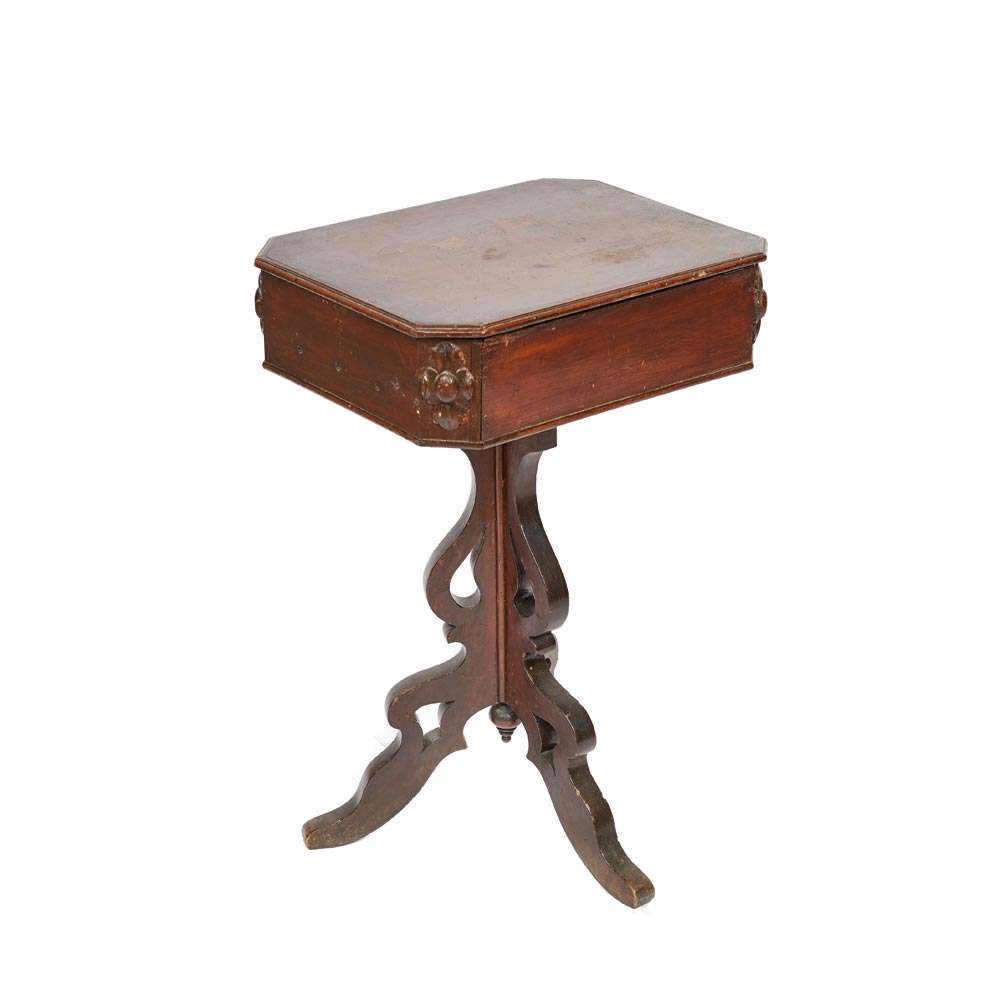 Walnut wood sewing table, late 19th century