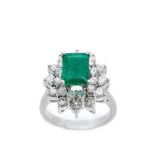 White gold, emerald and diamonds ring