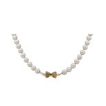 Gold and cultured pearls necklace