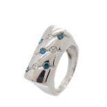 White gold 14K, white and blue diamonds ring