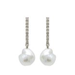 White gold, diamonds and baroque pearl earrings