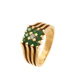 Gold, emeralds and diamond ring