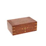 Caja joyero en madera de caoba con marquetería floral en latón, primer cuarto del s.XX. Interior con